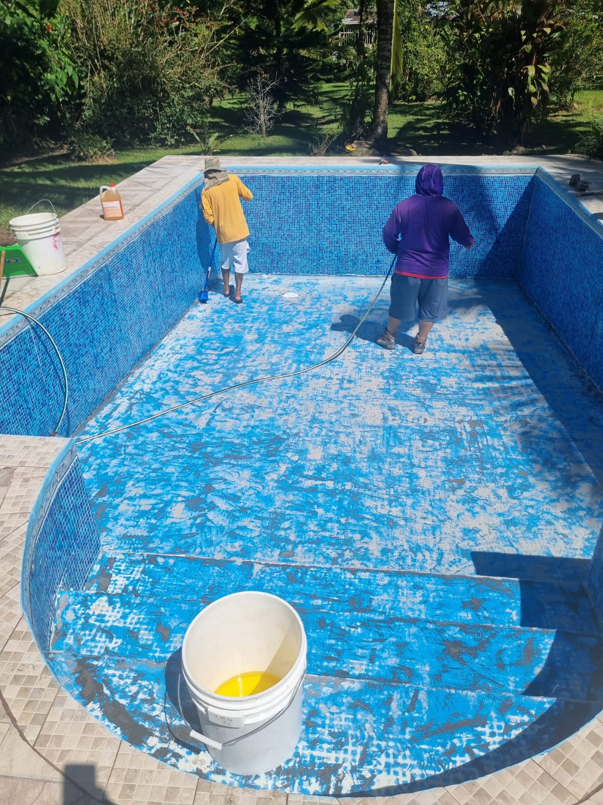 Cepillado interior de piscina